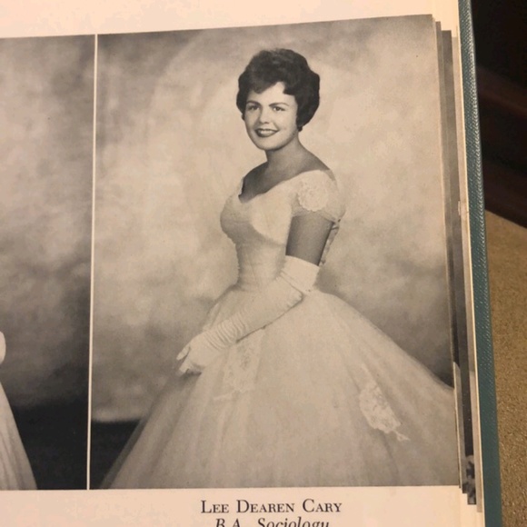 Meet your Posher, Kelli - Picture 1 of 1